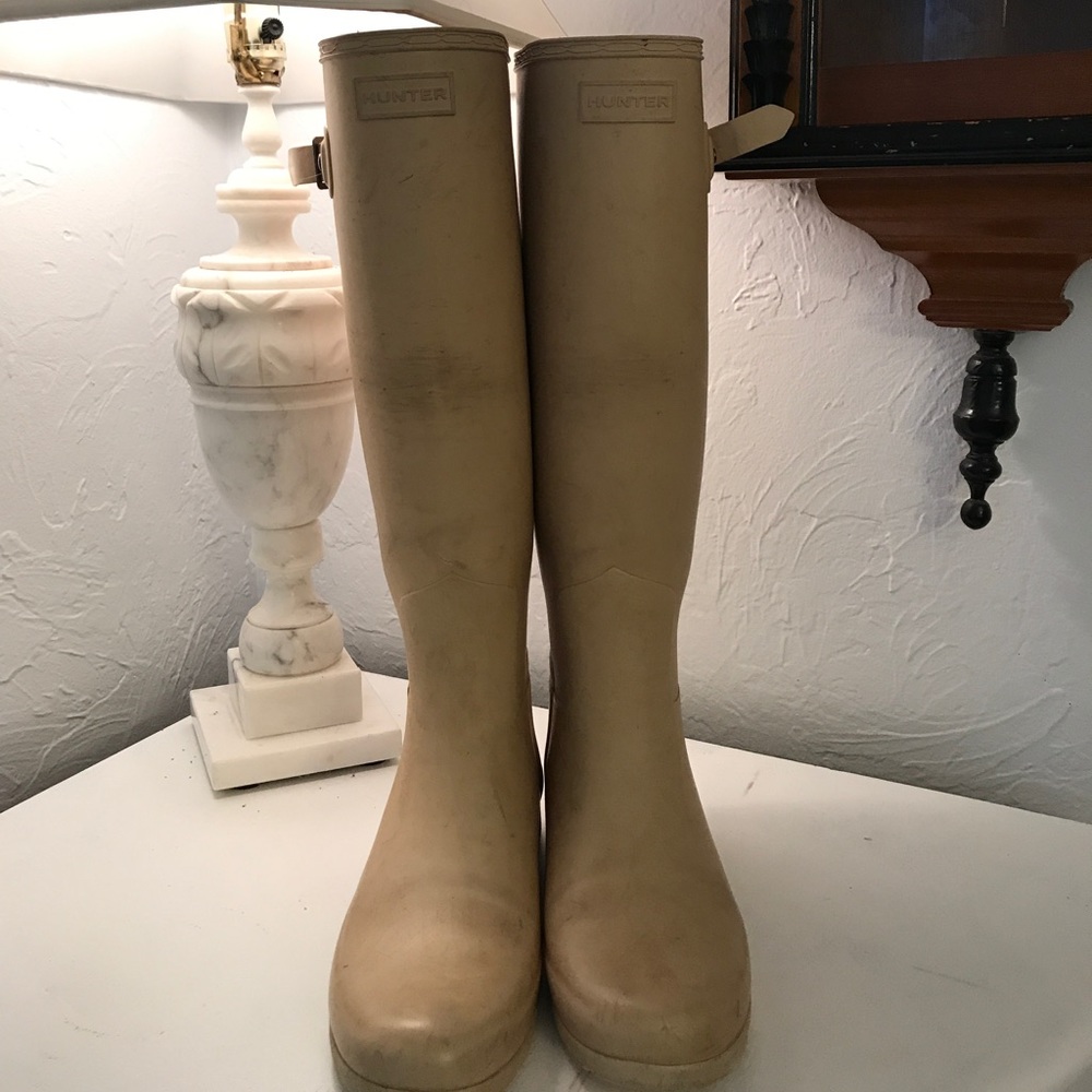 Light blush hunter rain boots